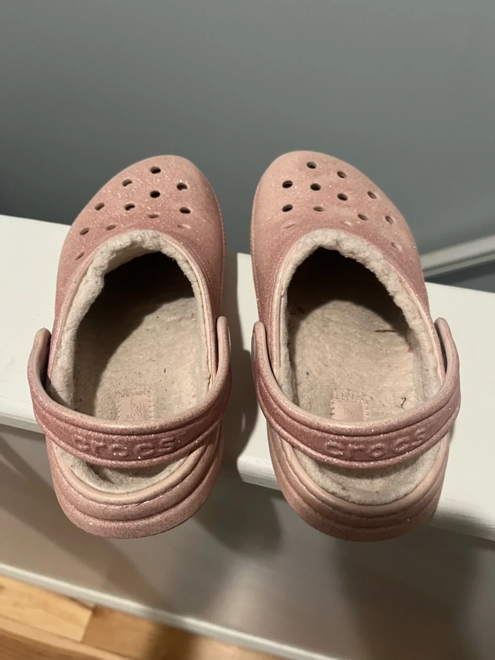 CROCS J2 Size 2 Kids Sparkle Pink Faux-Fur Lined Clog